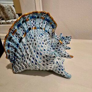 Herend conch shell with crab